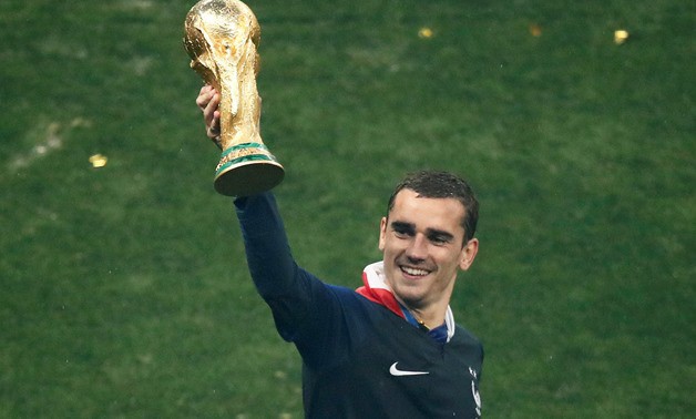 Griezmann gây sốc khi tự nhận mình ngồi chung mâm với Messi và Ronaldo - Ảnh 1.