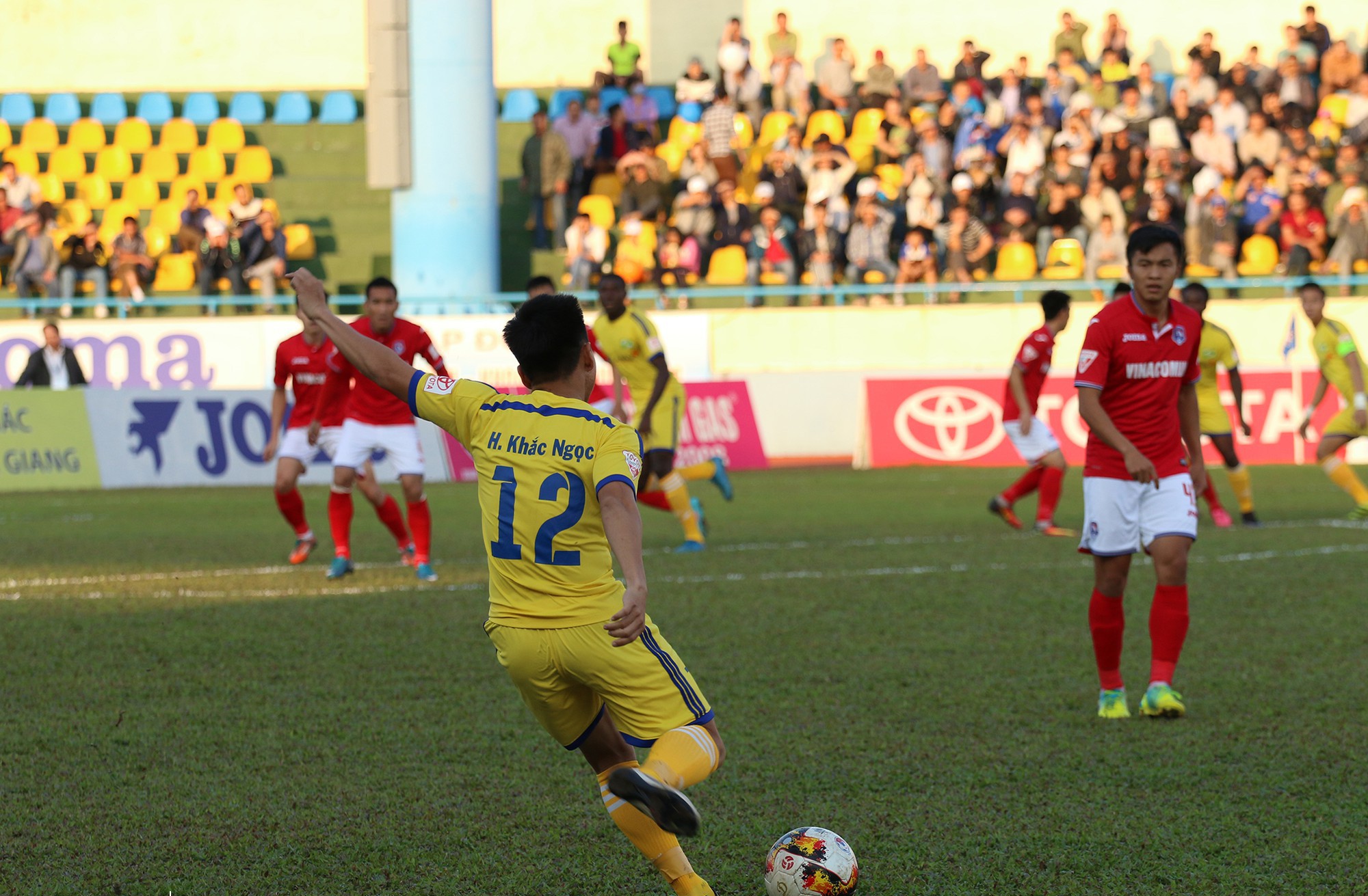 Trực tiếp V.League 2018 Vòng 23: Than Quảng Ninh - Sông Lam Nghệ An - Ảnh 1.