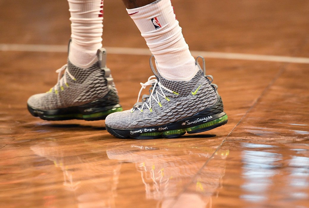 Giày của đức vua: Nhìn lại 15 mẫu Nike LeBron 15 đỉnh nhất mùa giải 2017-18 - Ảnh 8.