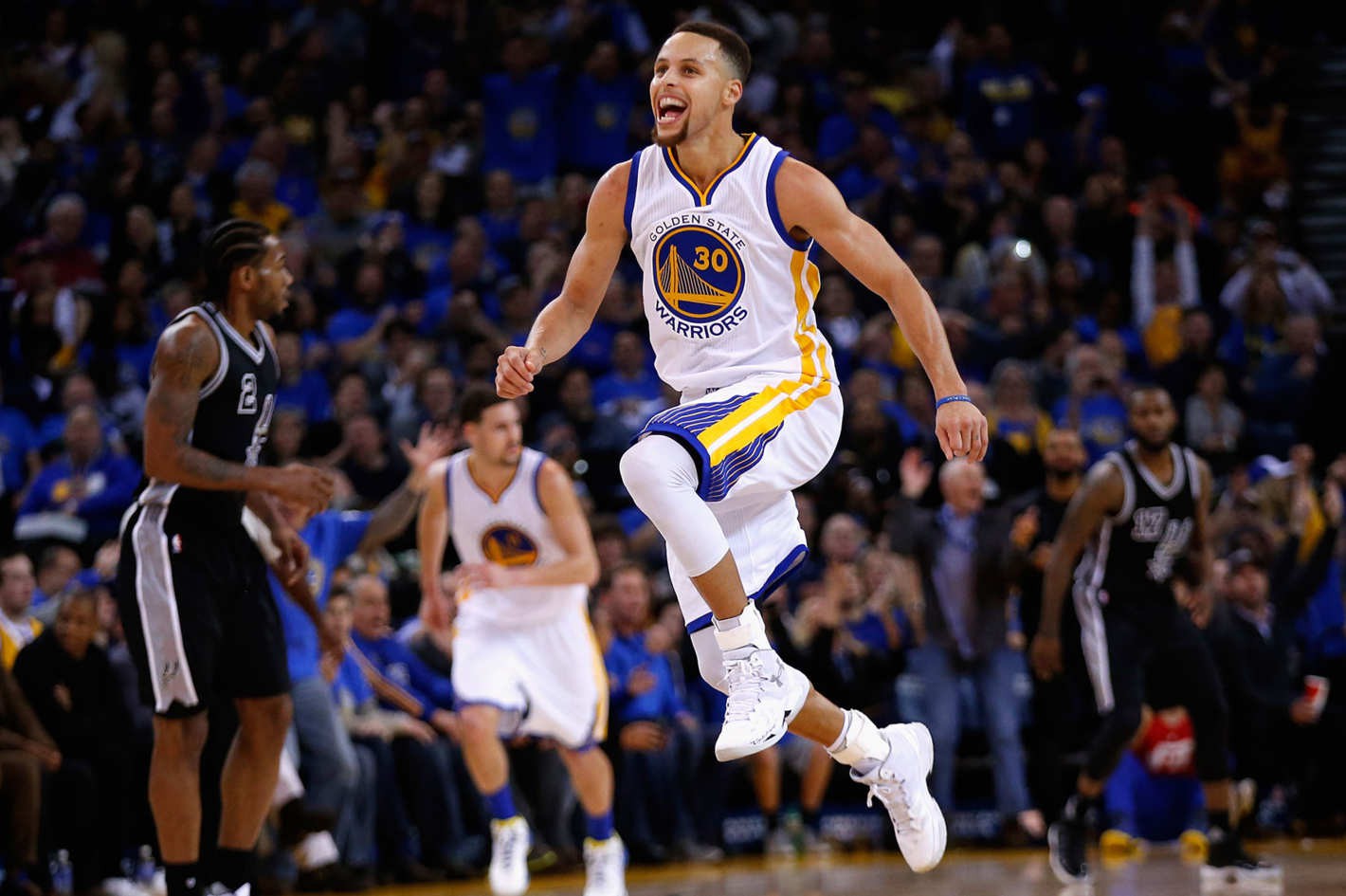 Những huyền thoại mà Stephen Curry sẽ vượt qua nếu tiếp tục hủy diệt NBA mùa tới - Ảnh 1.