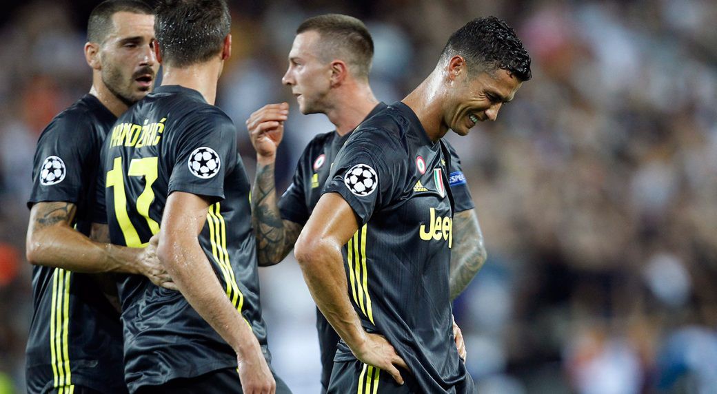 Trọng tài tiết lộ nguyên nhân thực sự khiến Ronaldo lần đầu tiên nhận thẻ đỏ ở Champions League - Ảnh 4.