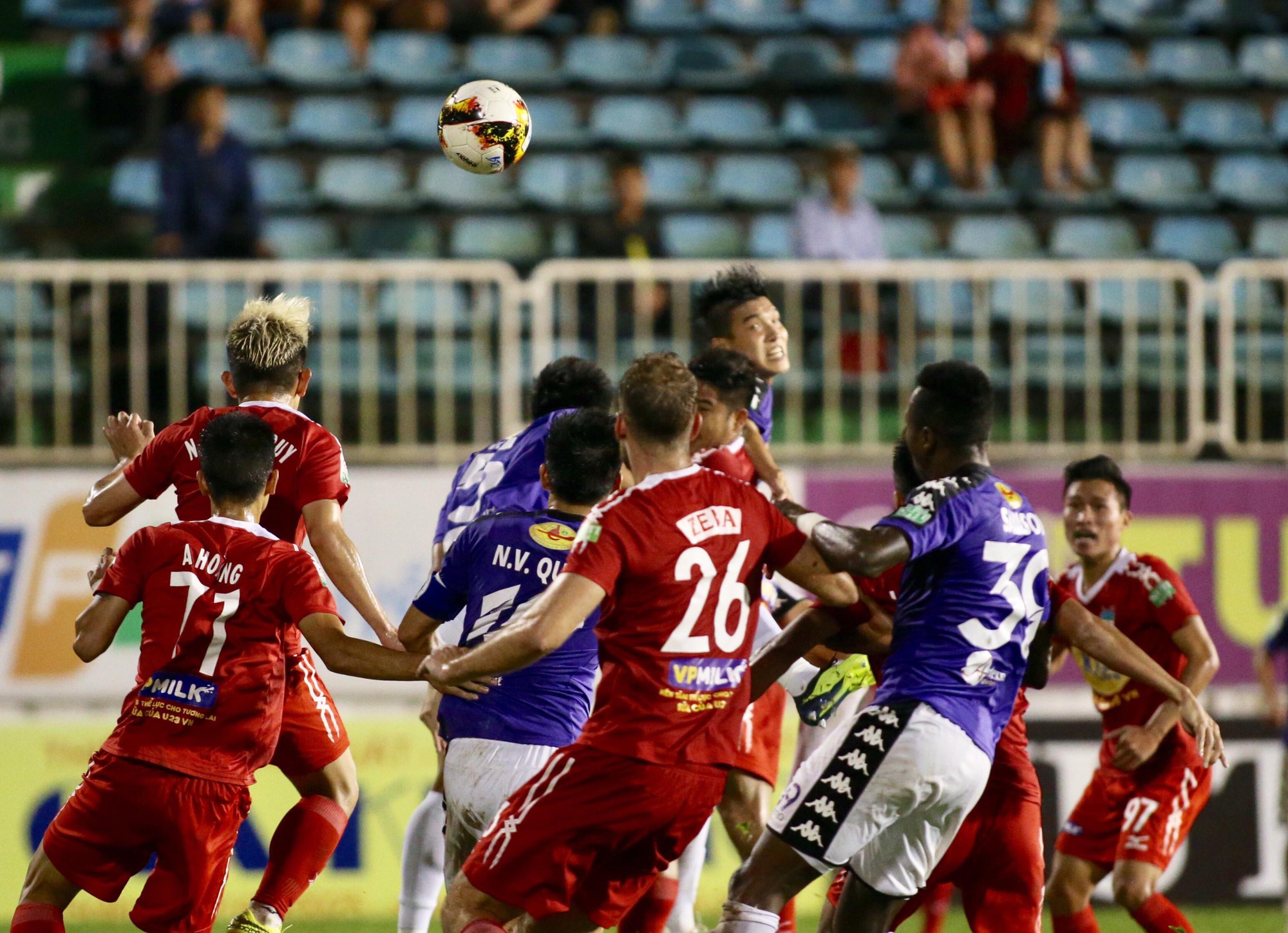 Đoàn Văn Hậu: Đầu vàng của Hà Nội FC tại V.League 2018 - Ảnh 2.