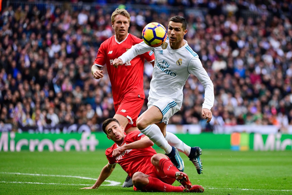 Ronaldo đã 20 lần thoát nhận thẻ đỏ trong quá khứ như thế nào? - Ảnh 7.