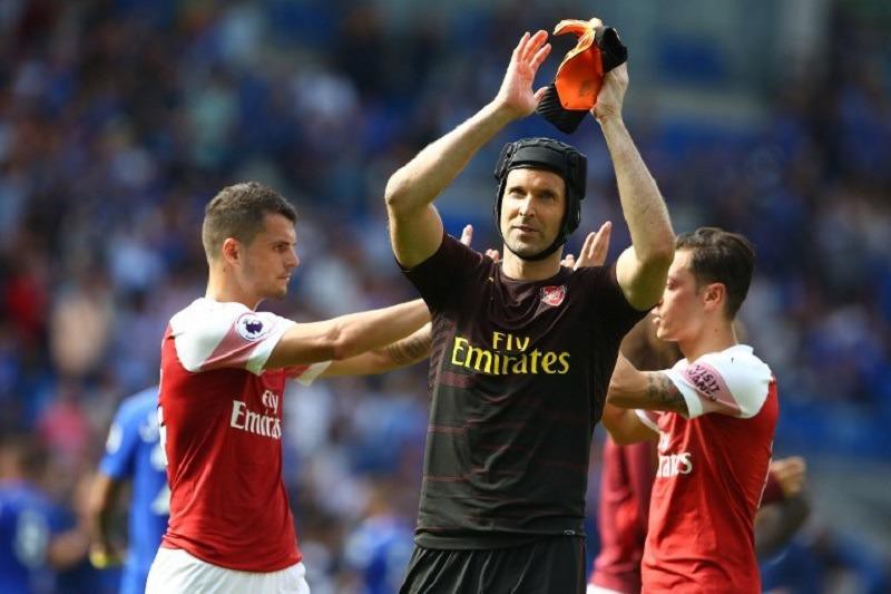 HLV Emery úp mở cách chọn lựa thủ môn số 1 Arsenal sau phản ứng giận dữ của Leno - Ảnh 8.