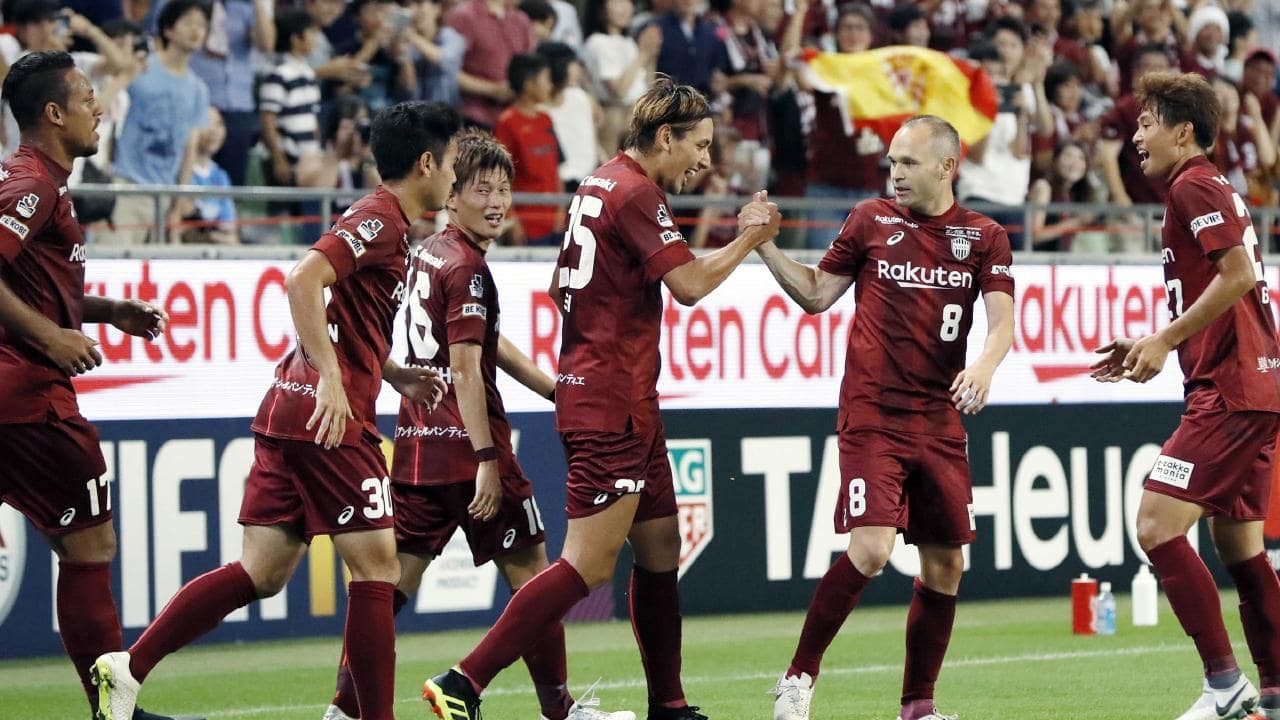 Sao Thái Lan kể chuyện chân tê cứng và câu nói ấn tượng của Iniesta khi chơi tại J.League 1 - Ảnh 4.