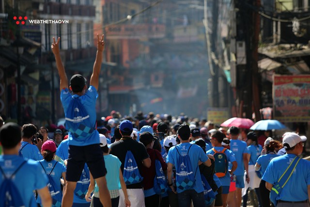 Chùm ảnh: Cơn lũ ultra runner tràn qua những con phố Sapa tại VMM 2018 - Ảnh 11.