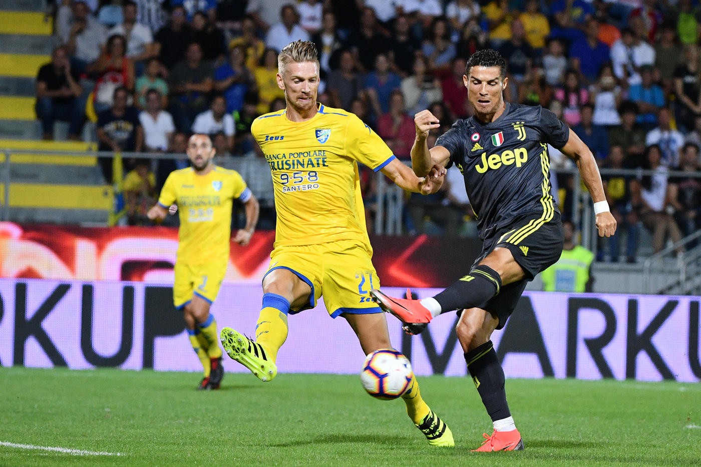 Ronaldo sút nhiều hơn cả đội bóng và 5 điểm nhấn thú vị từ trận Frosinone - Juventus - Ảnh 1.