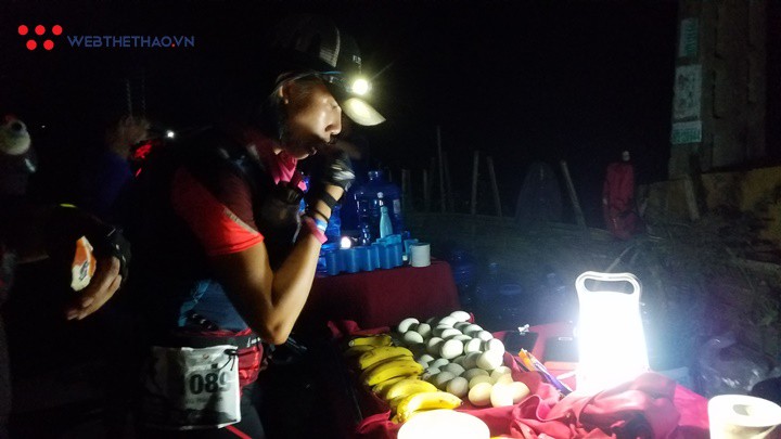 24 tiếng trải nghiệm sống sót 100km vượt núi rừng tại Vietnam Mountain Marathon 2018  - Ảnh 16.