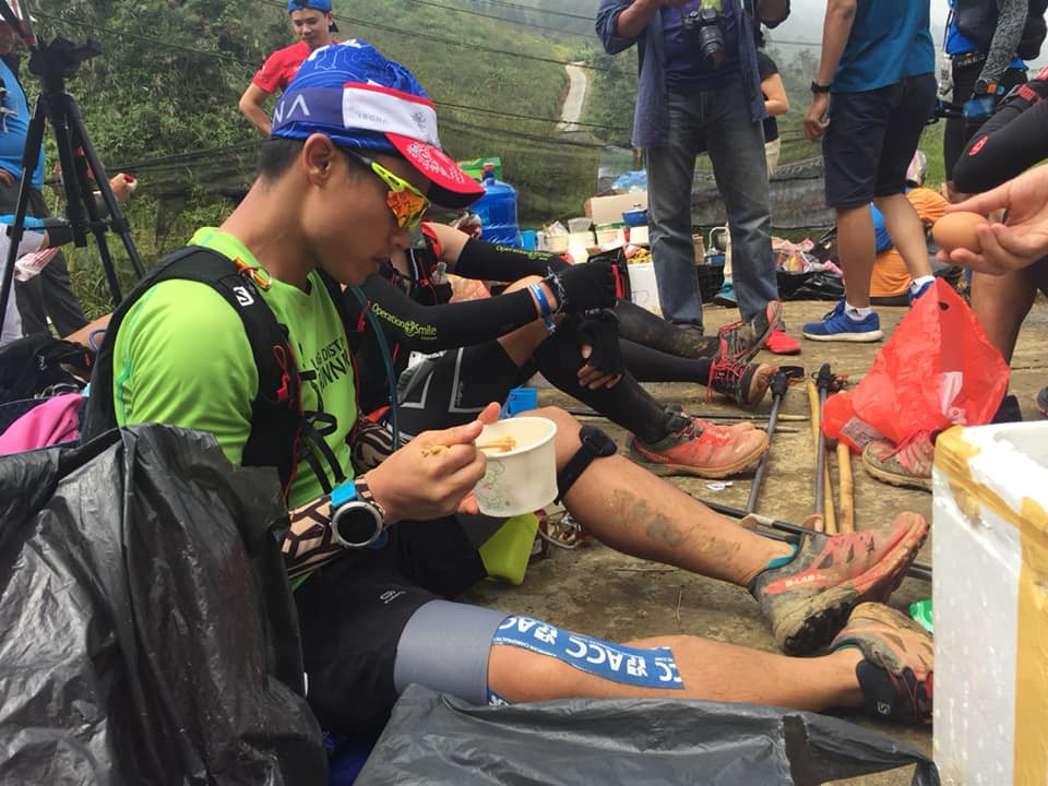24 tiếng trải nghiệm sống sót 100km vượt núi rừng tại Vietnam Mountain Marathon 2018  - Ảnh 36.