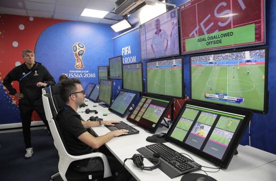 ĐT Việt Nam sẽ đối mặt với công nghệ VAR tại Asian Cup 2019 - Ảnh 1.