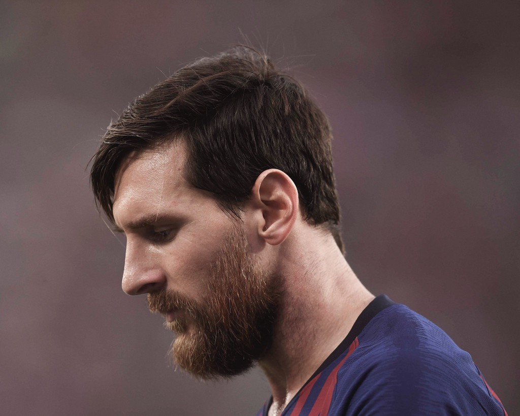 Messi bị gạt ra khỏi danh sách bầu chọn Cầu thủ xuất sắc nhất năm của FIFA - Ảnh 1.