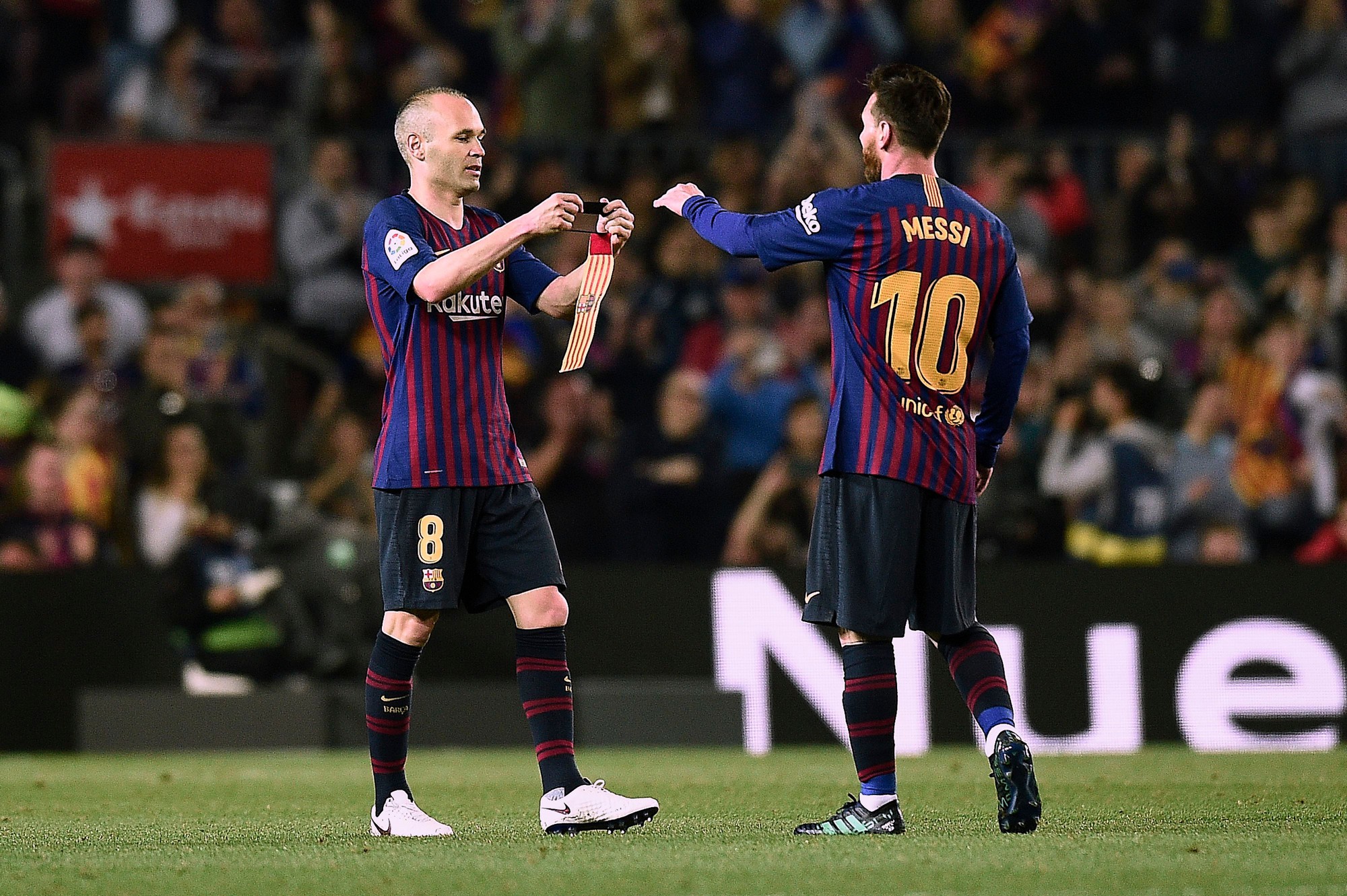 Từ vị trí thứ 4 Messi sẽ phá kỷ lục đeo băng thủ quân Barca? - Ảnh 1.