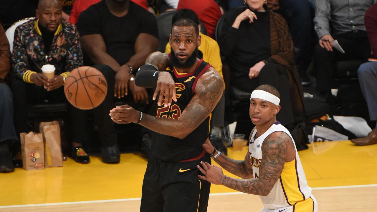 Bộ 3 nguyên tử LeBron James, Rajon Rondo, Lonzo Ball và con số ấn tượng khiến cả NBA phải dè chừng - Ảnh 2.