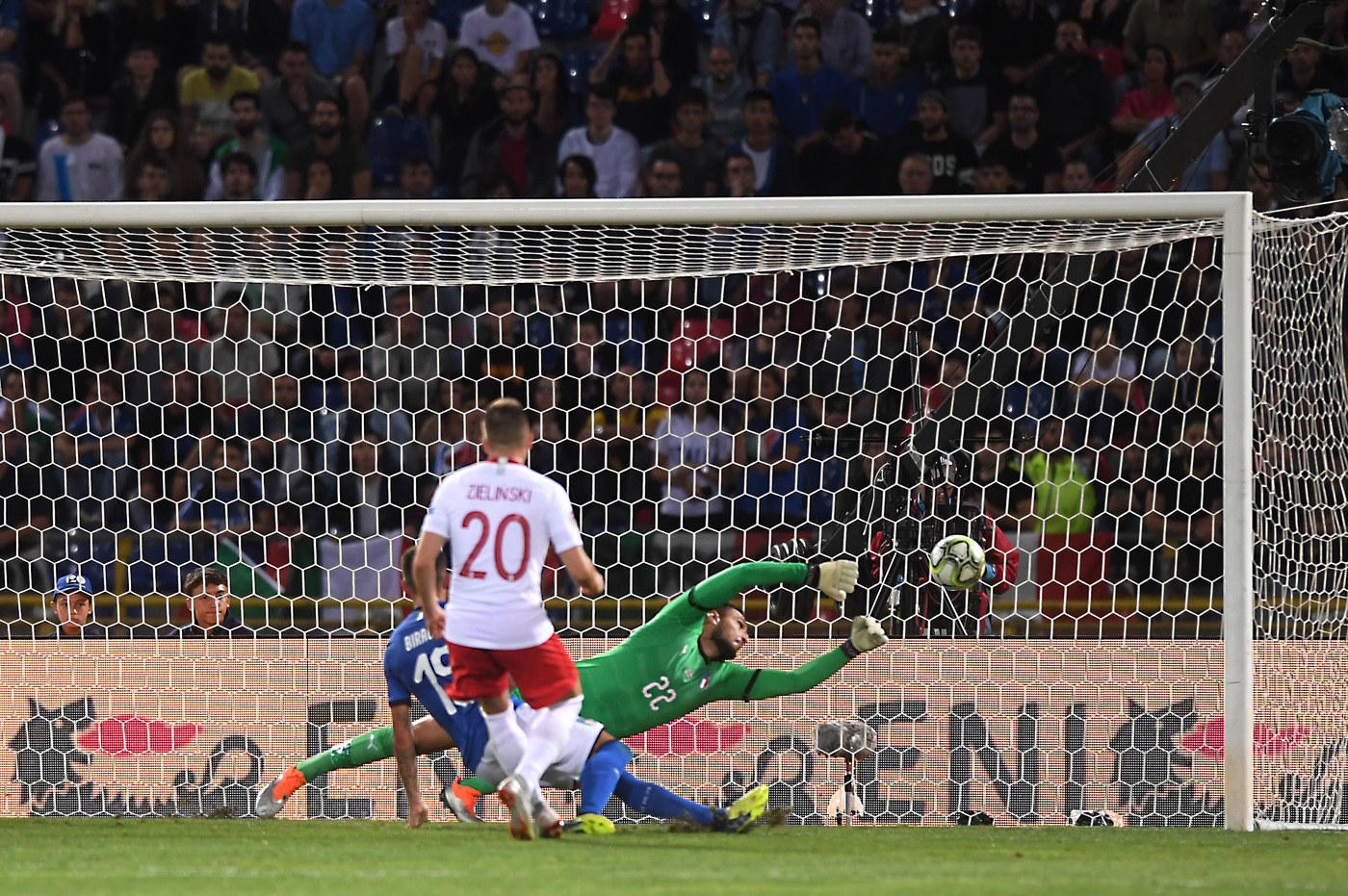 73 phút bất lực khó tin của Azzurri và 5 điểm nhấn đáng chú ý từ trận Italia - Ba Lan - Ảnh 3.