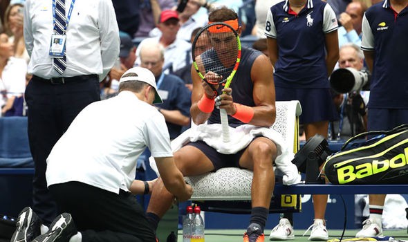 Chấn thương bỏ dở bán kết US Open, Nadal có tính chuyện treo vợt? - Ảnh 1.