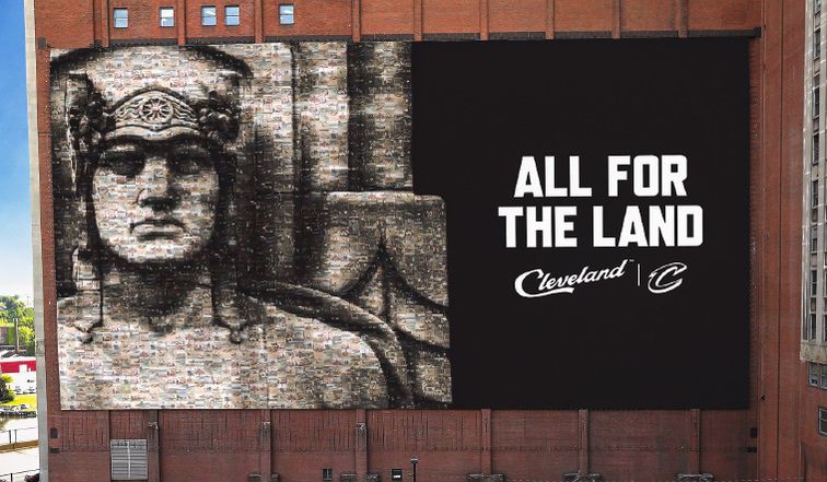 Cleveland thay thế banner khổng lồ LeBron James bằng bức hình kì quái? - Ảnh 1.