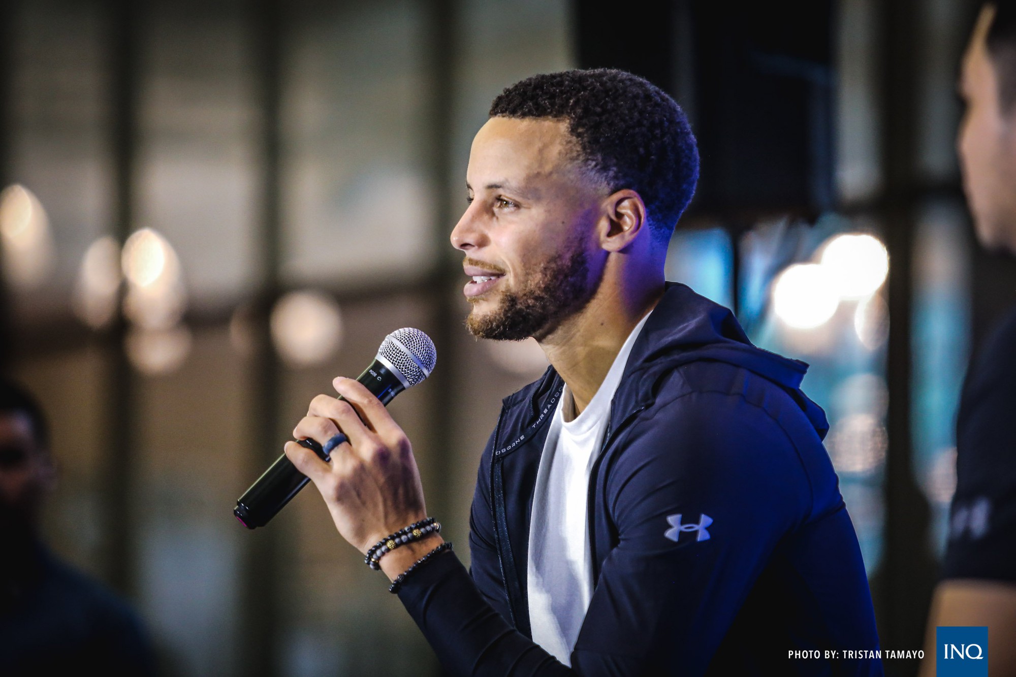 Stephen Curry bất ngờ ngậm hành trong phần thi kỹ năng trước cầu thủ Philippines - Ảnh 1.