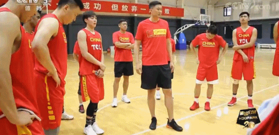 Sao bóng rổ Trung Quốc bị khiển trách sấp mặt do thái độ thiếu chuyên nghiệp - Ảnh 1.