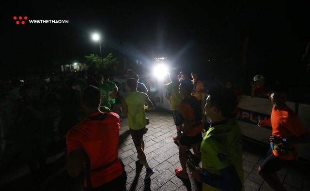Trang An Marathon 2018: Vũ Văn Sơn vô địch trên sân nhà cố đô Hoa Lư - Ảnh 11.