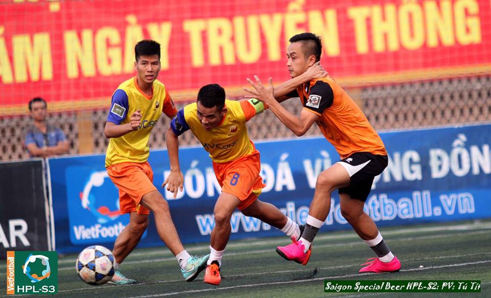MV Corp tiếp tục chứng tỏ vị thế của đội bóng bất khả chiến bại khi hạ gục Tô Ký 1-0 chỉ bằng bàn thắng duy nhất của Khánh 