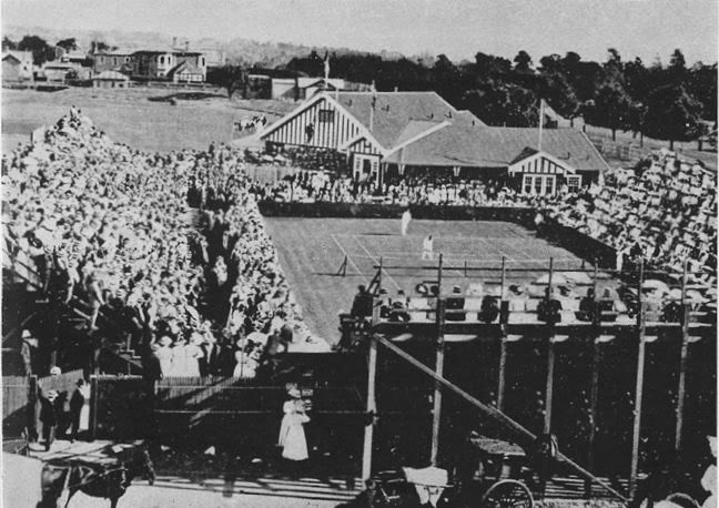 Sân cricket là nơi tổ chức trận đấu tennis đầu tiên của Australian Open