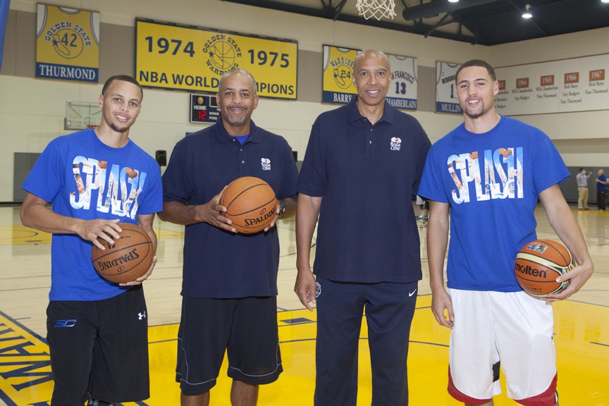 Cặp bố con bóng rổ: Dell/StephenCurry (trái) và Mychal/Klay Thompson