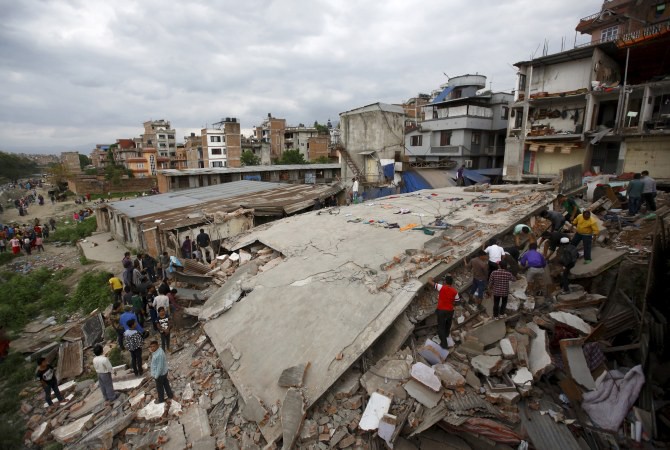 Một ngôi ngà bị đổ sập sau trận động đất ở Nepal năm 2015