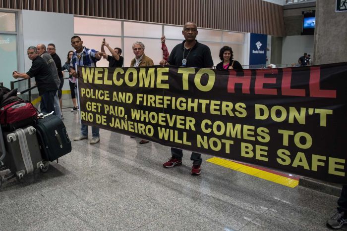Biểu ngữ ''Chào mừng tới địa ngục'' của người dân Rio tại sân bay