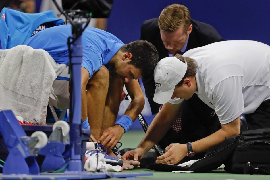 Ngón chân của Djokovic bị chảy máu trong trận chung kết