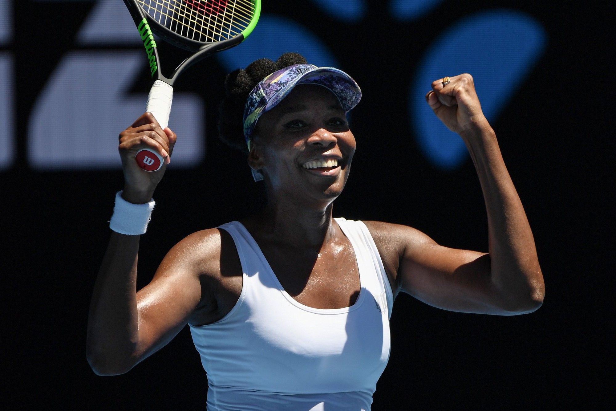 Venus Williams là tay vợt lớn tuổi nhất trong Kỷ nguyên Mở lọt vào bán kết một giải Grand Slam