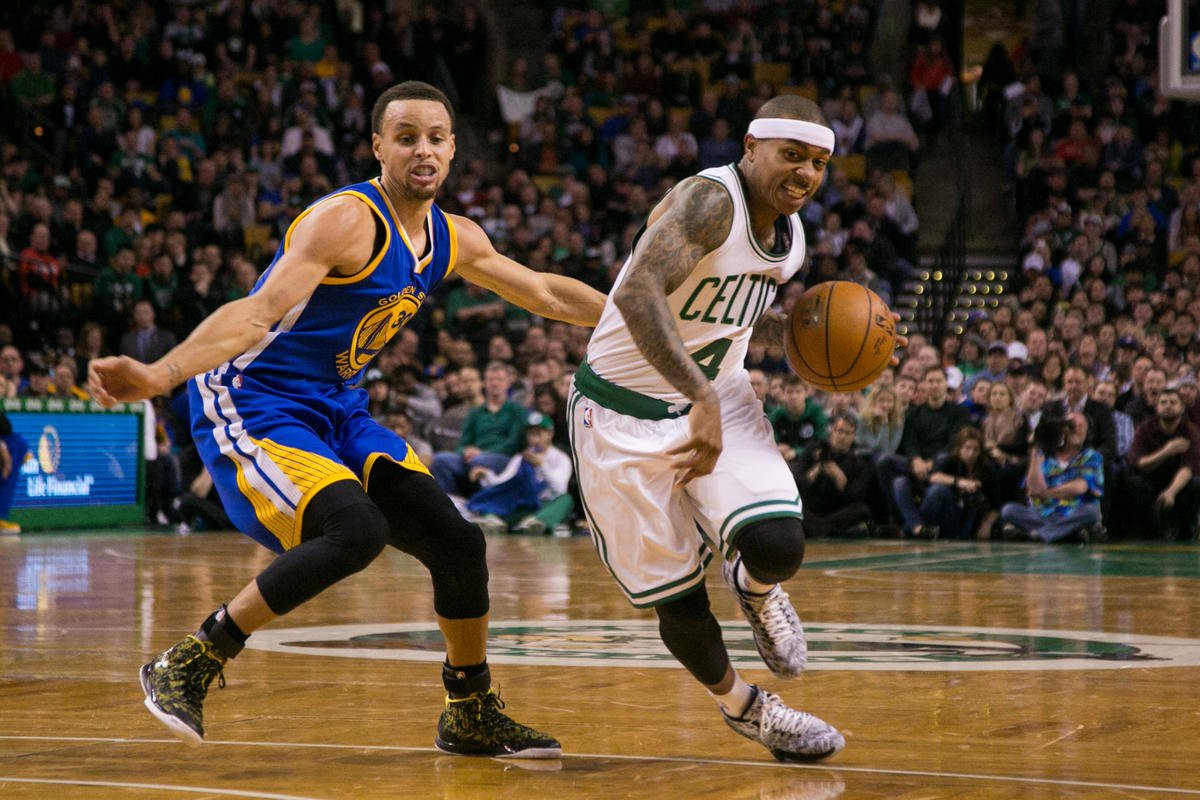 Stephen Curry và Isaiah Thomas là 2 cầu thủ hay nhất tuần qua của giải bóng rổ NBA