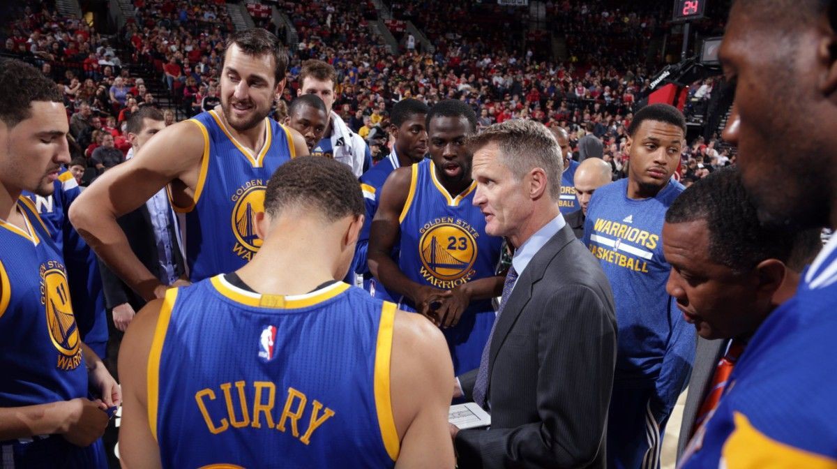 HLV Steve Kerr và các học trò đã trải qua lịch thi đấu rất dày đặc