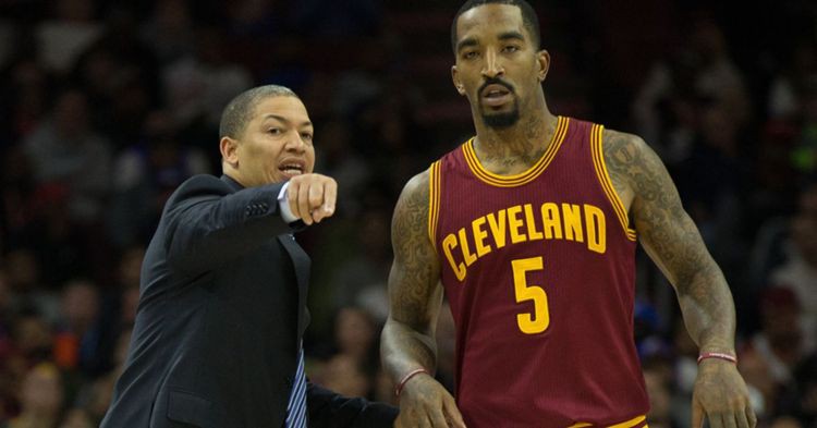 HLV Tyronn Lue giải tỏa tâm lý cho J.R. Smith