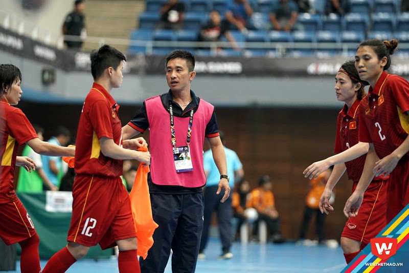 Tuyển nữ futsal Việt Nam rộng cửa bảo vệ HCB SEA Games