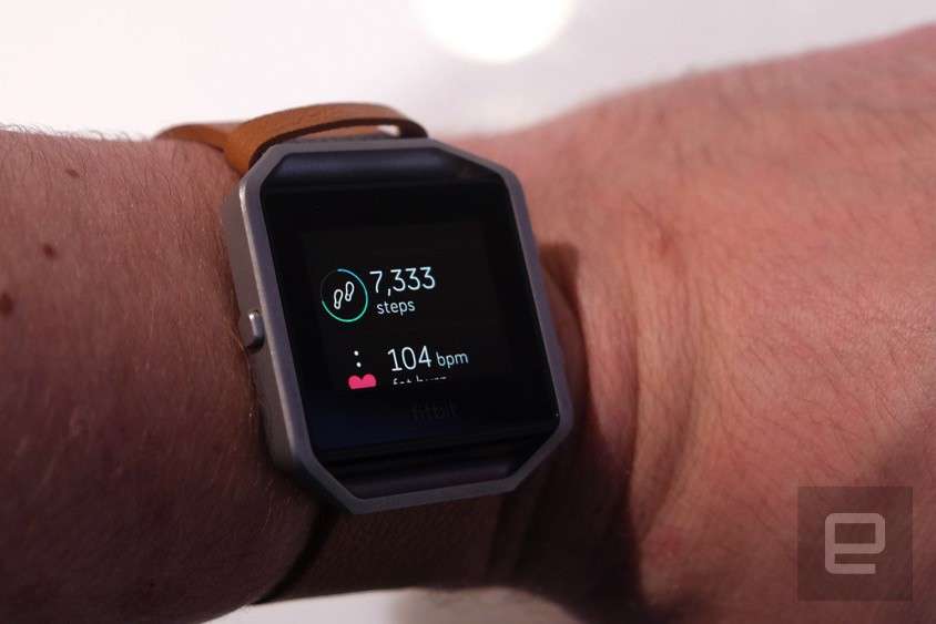 FitBit Blaze có thể đo nhịp tim và lượng calo tiêu thụ