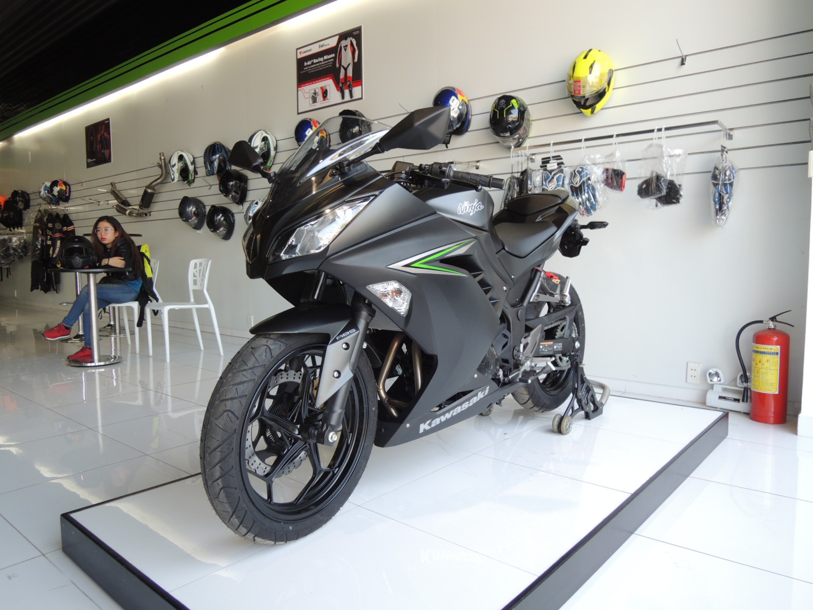 Phiên bản 2016 của mẫu xe sportbike Kawasaki Ninja 300