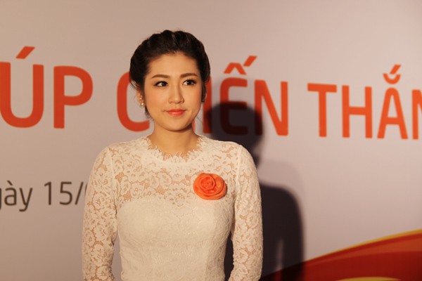 Á hậu 1 Hoa hậu Việt Nam 2012, Dương Tú Anh