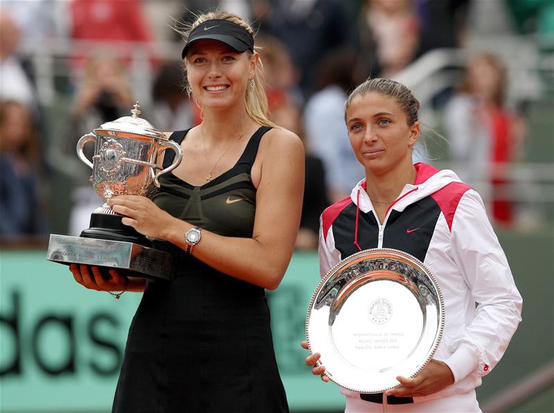Errani với danh hiệu á quân Roland Garros 2012 sau trận chung kết để thua Sharapova
