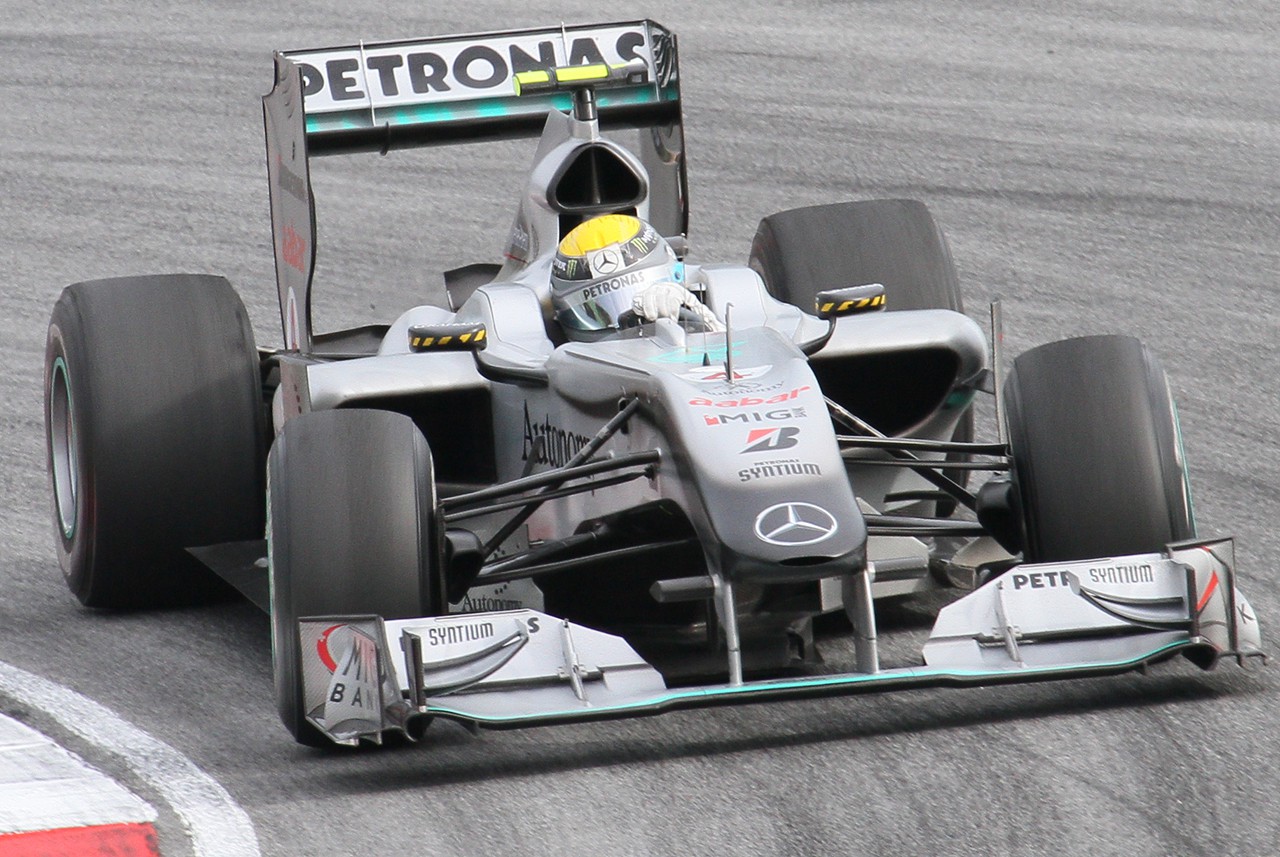 Petronas và Mercedes vẫn xe là số 1 ở mùa giải tới? Ảnh: Internet