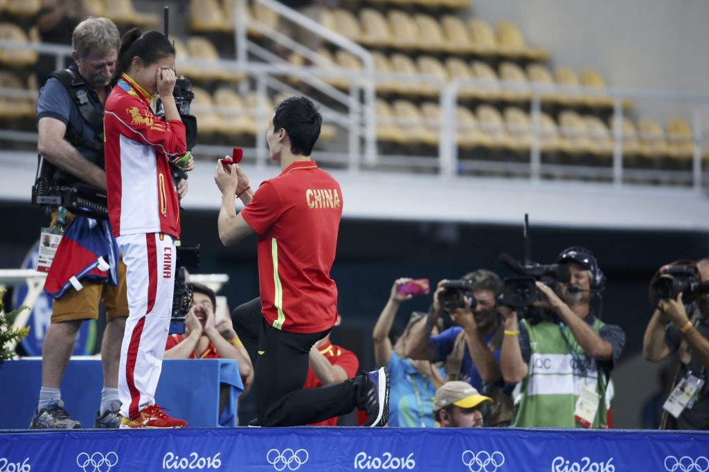 Qin Kai cầu hôn bạn gái He Zi sau khi cô vừa nhận huy chương