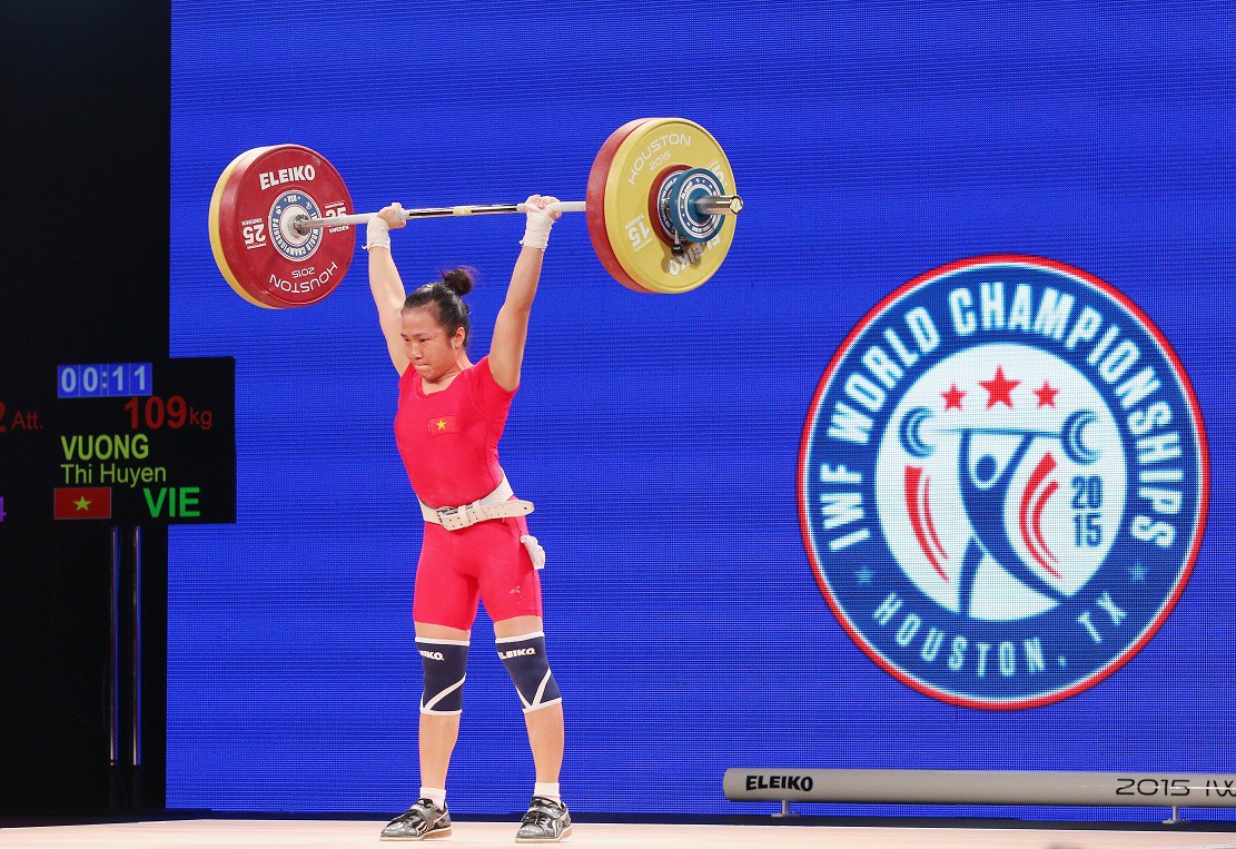 Vương Thị Huyền thi đấu ở hạng 48kg