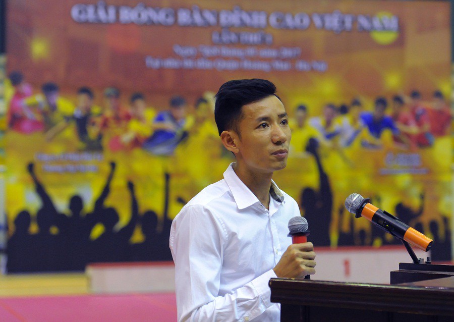 Tay vợt Đinh Quang Linh lần đầu dự giải bóng bàn với vai trò trưởng BTC