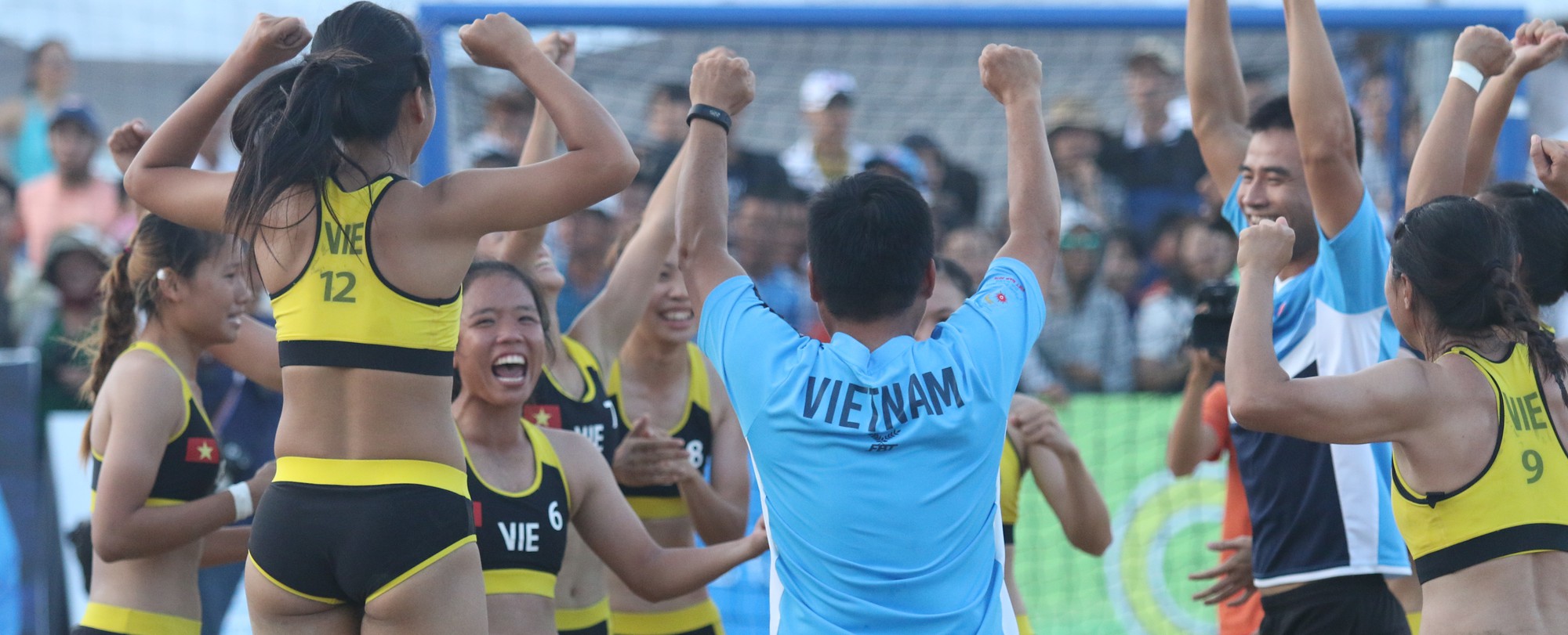 Bóng ném nữ Việt Nam đánh bại Trung Quốc, lên ngôi vô địch ABG5