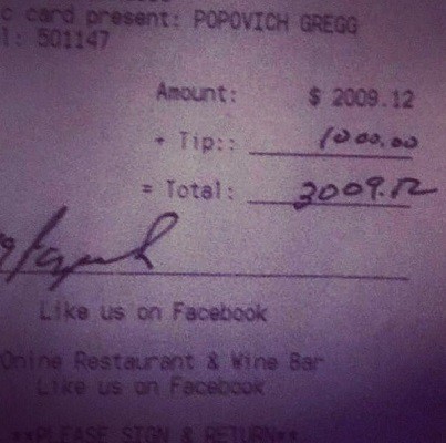 Popovich tip 1.000 USD tại một nhà hàng năm ngoái