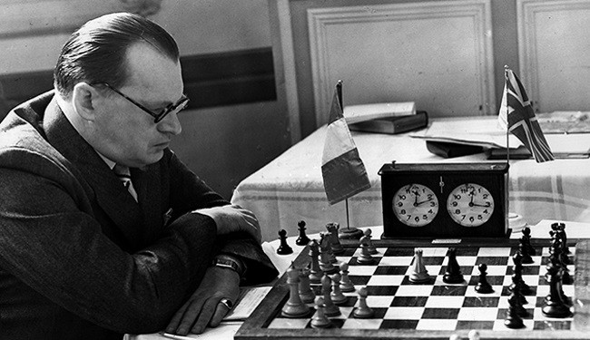 Alexander Alexandrovich Alekhine (cờ vua) - VĐTG: 1927–35 và 1937–46.