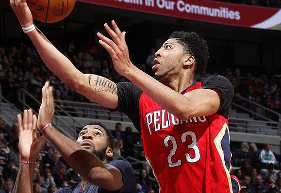 Anthony Davis có 22 pha rebound ở trận đấu với Miami Heat