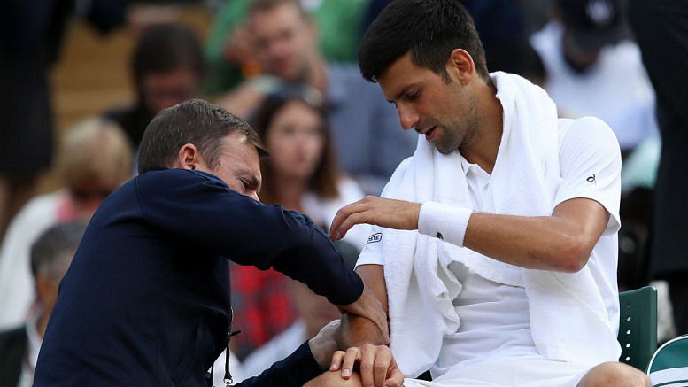 Chấn thương khuỷu tay khiến Djokovic đối mặt với tương lai u ám
