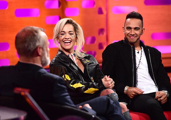 Lewis Hamilton góp mặt của Rita Ora trong một show truyền hình