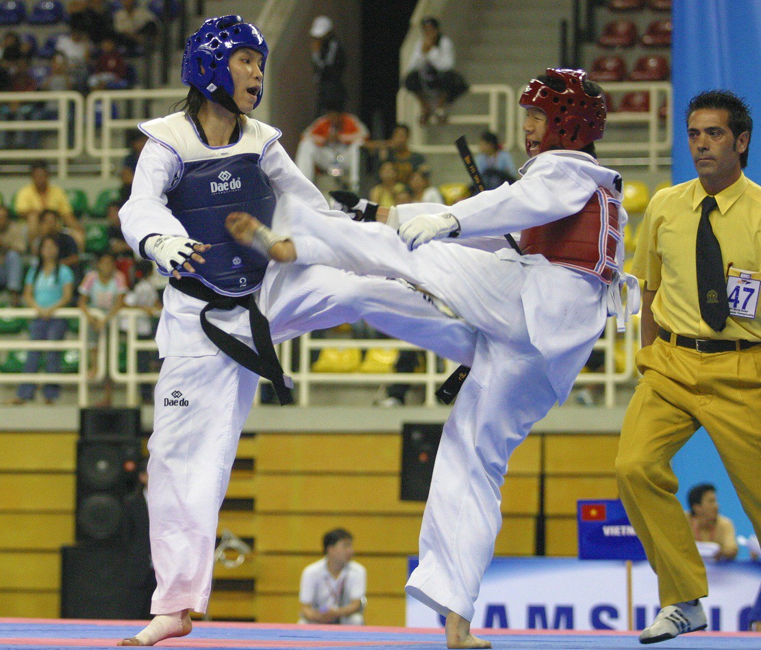 Giang (giáp xanh) đã 2 lần đoạt HCV Giải taekwondo trẻ thế giới năm 2006 và 2008.