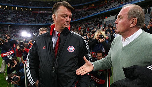 Chủ tịch Uli Hoeness (phải) cũng từng ''phát bực'' vì cách huấn luyện của Van Gaal